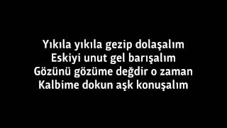 Hande Yener  Alt Dudak Lyrics [upl. by Adnawuj]