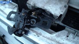 Исправляем плохо открывающийся замок капота Repair of a bad opening hood latch [upl. by Margette]