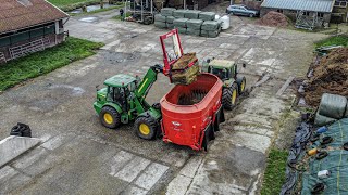 Loading Feed Mixer  John Deere 3800  6600  Kuhn 2070 [upl. by Feldt]