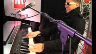 LiveMi 10 Matthew Lee si scatena al piano [upl. by Ardnosak]