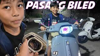 AYAH DAN DIMAS PASANG BILED DI VESPA KAK ADIT [upl. by Ailekahs]