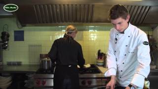 Frittierter Salbei Rezepte Kochvideos Snacks Villa Martha Kochschule [upl. by Ahsauqal]