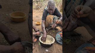 Wow thats incredible Lovely family 😍 eating lunchtime So delicious food😋😮 Hadzabe tribe Lifestyle [upl. by Repsag]