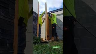 Haciendo unas puertas de madera construction madera humor viralvideo video [upl. by Ailaro676]