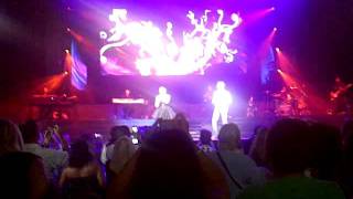 Lauren Alaina amp Scotty McCreery  quotWhen You Say Nothing At Allquot in Columbus [upl. by Yruoc598]