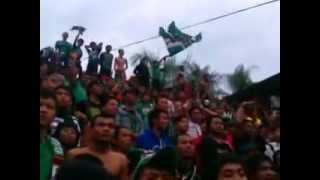 Bonek Mania Bernyanyi Di Stadion Rejo Agung Tulungagung [upl. by Gillie]