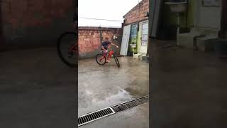 LA VEM 2L bike explore graudebike grauevida automobile stunt shorts shortvideo shots [upl. by Nnylrefinnej530]