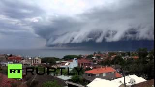 Veja quotTsunami de Nuvensquot na Costa de Sydney na Austrália [upl. by Hadden]