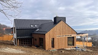 Acoperiș cu tablă click  Construcție timber frame  Casa Pădurea Corbului Cisnădioara [upl. by Cloots]