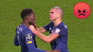 FC Porto Grosse altercation ça a chauffé entre Pepe et le milieu sénégalais Mamadou Loum Ndiaye [upl. by Ocsic5]