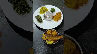 Kokhono nijer thali ta Sagiye Kete Khub Valo lageshorta recipe thali viralvideo youtubeshorts [upl. by Mayhew966]