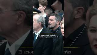 La reina Sofía y Antonio Banderas asisten al traslado del Cristo de la Buena Muerte en Málaga [upl. by Valentino803]