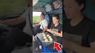 ये लड़की truck के अंदर खाना बनाती है  truck cooking  shortsvideo [upl. by Quinn]