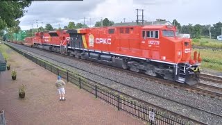 CPKC ES44AC 9375 amp CP SD70ACU leading CSX Intermodal I165 in NEPA [upl. by Julienne]