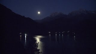 La quotSuper Lune rosequot vue depuis la Bosnie  AFP Images [upl. by Adnohsak350]