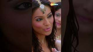 Teri Dulhan Sajaoongi  Barsaat 2005  Priyanka Chopra  Bipasha Basu  sadstatus [upl. by Aihsat154]