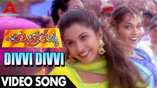 Divvi Divvi Video Song  Chandralekha Movie Video Songs  Nagarjuna Ramya Krishnan Isha Koppikar [upl. by Efal718]