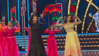 Saba Qamar and Reema Khan dance at Lux style awards luxstyleawards reemakhan sabaqamar [upl. by Hi296]