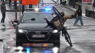 Politie Audi AOB krijgt aanrijding met fietser tijdens spoedrit [upl. by Korwin]