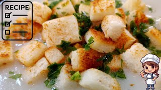 So schnelles Rezept Cremige Blumenkohlsuppe mit knusprigen Croutons Kochen ist nicht schwer [upl. by Nirehs]