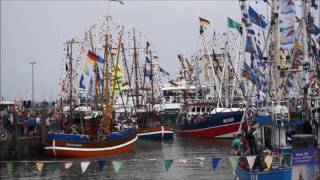 Kutterkorso anläßlich der 50 Regatta der Krabbenkutter in Neuharlingersiel [upl. by Dovev577]