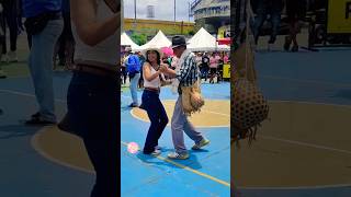 Mirá como bailan en Bucaramanga baile carranga culturapopular [upl. by Alliuqahs814]