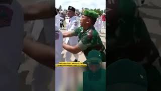 Refleks Anggota TNI Pegang Paskibraka Yang Hampir Pingsan tnirakyat [upl. by Rozella]