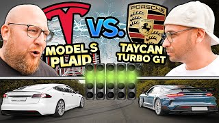 DUELL auf der LASISE  Porsche Taycan Turbo GT vs Tesla Model S Plaid  Echte Konkurrenz [upl. by Hanan770]