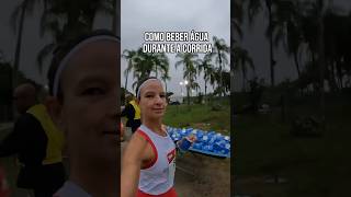 Como beber água durante a prova de corrida [upl. by Dong887]