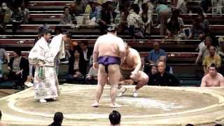 Akiseyama 58  Osunaarashi 70  Sumo  Natsubasho 2013 [upl. by Shutz]