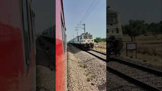 Marudhar Express Crossing Jaipur Intercity Express [upl. by Gipsy]