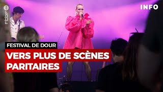 Festival de Dour vers plus de scènes paritaires  RTBF Info [upl. by Wendolyn]