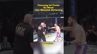 Petarung Ini Protes Karena Wasit Kurang Tanggap shorts [upl. by Hintze]