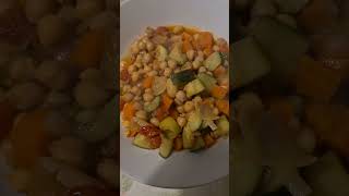 Cooking vegetarisch essenCarrotsZucchiniampErbsen foodshortvideo [upl. by Pliam]