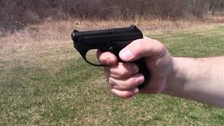 Pistola Taurus PT22  Calibre 22 LR [upl. by Arbrab]