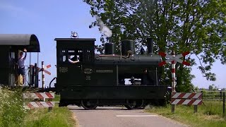 Spoorwegovergang Benningbroek Midwoud  Dutch railroad crossing [upl. by Ulda975]