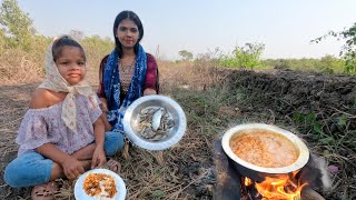 खाडीतून आसुनी जिवंत कोळंबी पकडली आणि स्नेहा ने बनवली कोळंबी रेसिपी  PRAWNS RECIPE  PRAWNS CURRY [upl. by Phiona871]