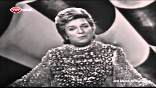 Zeki Müren  Gözlerini Gözlerimden Ayırma Hiç 1972 720p [upl. by Durwyn183]