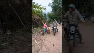 A Good Man Come To Motorcycle 🏍️ The beautiful girl saidThe master helped me pull up the Mountain [upl. by Goddord]