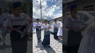 Estudiantes indígenas tocan instrumentos en sus fiestas anta viralvideo ancestrales [upl. by Nivanod420]