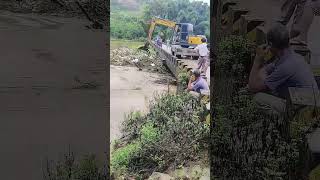 Blockage clearing process for the bridge bottom [upl. by Mendelson868]