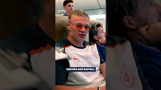 ERLING HAALANDS CRAZY AIRPLANE FOOD ORDER 🤣 shorts football soccer [upl. by Llerihs]