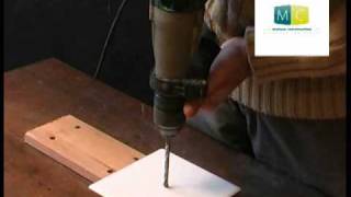 Bricolage  percer du carrelage  DIY  how to drill tiles [upl. by Triley370]