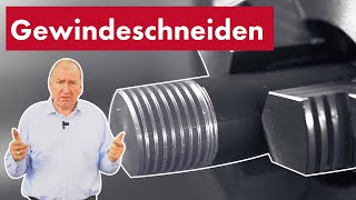 Gewindeschneiden an einer konventionellen Drehmaschine  Einführung in das Drehen Teil 8 [upl. by Auliffe585]