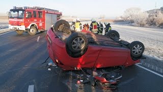 Unfall zwischen Wolfhagen und Istha Gegen Baum dann überschlagen [upl. by Bartle]