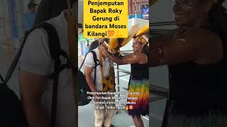 Viral Penjemputan Bapak Roky Gerung di bandara Moses Kilangin💯💪 lucu travel ngakak papua [upl. by Aicena]