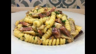 FUSILLI CON FUNGHI E SPECK  CUCINANDOMELAGODO [upl. by Avrom]