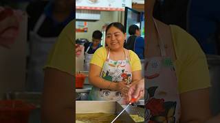 Hace 10 gorditas en 1 min mujeres mexicana trabajo raíces cultura barrio youtubeshorts [upl. by Annaierb]