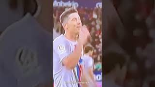 Robert Lewandowski TŁUMACZY się z GESTU  LANDRI shorts [upl. by Suirradal]