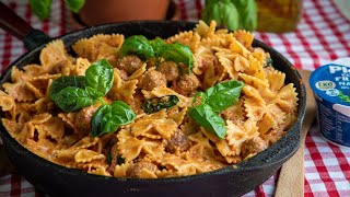 Pasta med krämig tomatsås och vegoköttbullar  Recept [upl. by Bartholomeo]